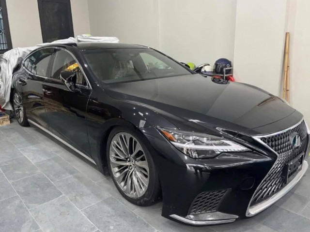 Lexus LS 500 2022 mới 100% được rao bán khoảng 5 tỷ: Chủ xe lỗ hơn 2 tỷ dù không sử dụng