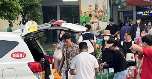 Từ 2025, lái taxi cần bằng B hay C1 và điều kiện gì khác?