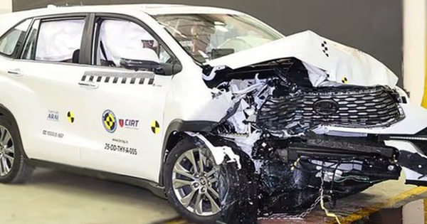 Xem clip này để hiểu vì sao Toyota Innova Cross đạt 5 sao an toàn sau loạt cú đâm nát thân vỏ