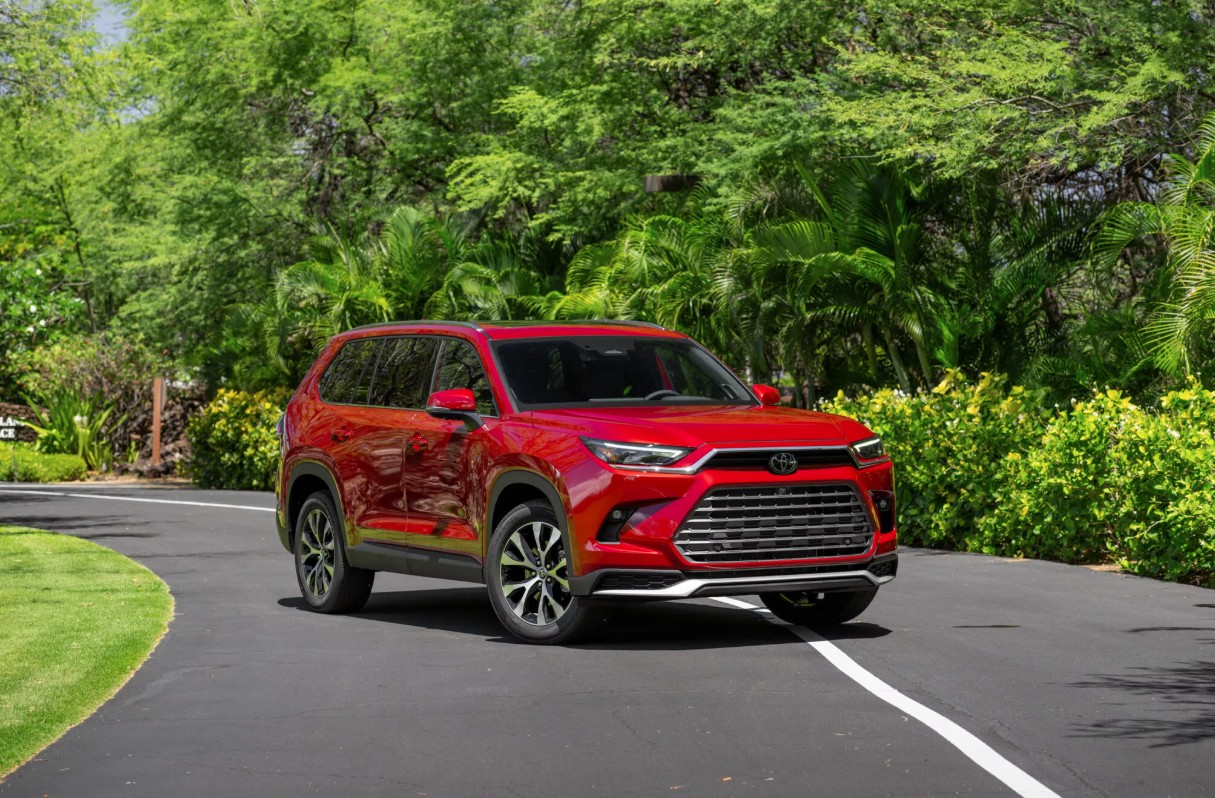 Toyota Grand Highlander 2026 tăng giá bán, khởi điểm từ 41.360 USD