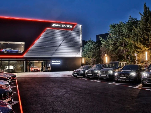 Mercedes khai trương showroom Maybach Brand Center đầu tiên trên thế giới