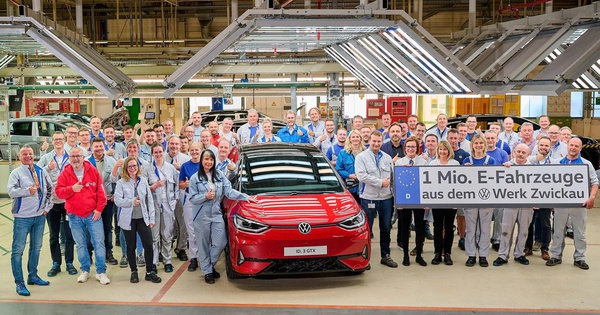 Volkswagen xuất xưởng xe điện thứ 1 triệu, xe bán nhiều nhưng lợi nhuận thấp hơn xe xăng