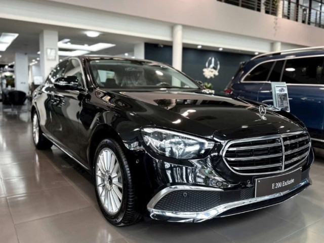 Mercedes-Benz E-Class được ưu đãi gần 700 triệu đồng, giá xe ngang Toyota Camry