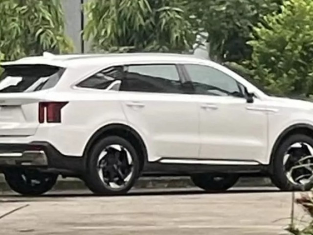 Kia Sorento 2025 lộ diện không che tại Việt Nam: Sẵn sàng ra mắt trong tháng 7?