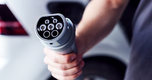 Sạc xe điện: Nên sạc nhanh hay sạc chậm tốt hơn?