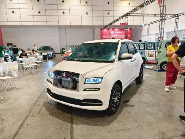 Ô tô Trung Quốc nhái Rolls-Royce, Maybach được rao bán với mức giá chỉ ngang một chiếc xe tay ga