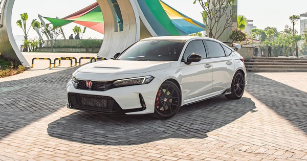 Honda Civic Type R tăng giá 600 triệu tại Việt Nam: Giá mới gần 3 tỷ đồng, đắt hơn cả Mercedes-AMG C 43