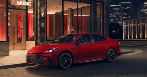 Toyota Camry 2026 bổ sung phiên bản bóng đêm huyền bí: 