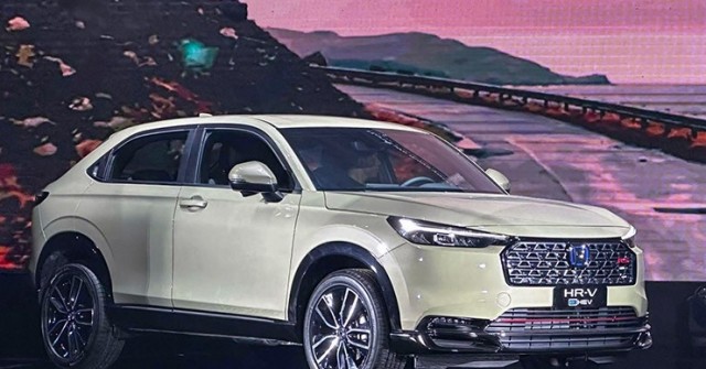 Khách hàng Việt hưởng lợi vì giá xe ô tô hybrid giảm mạnh