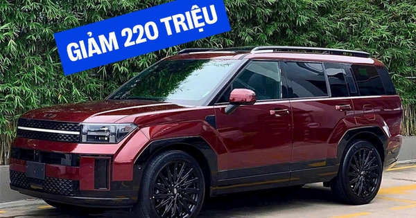 Giá Hyundai Santa Fe tiếp tục ‘dò đáy’: Bản ‘full’ giảm 220 triệu đồng, giá thấp hơn CUV hạng C nhưng người mua phải đánh đổi 1 thứ
