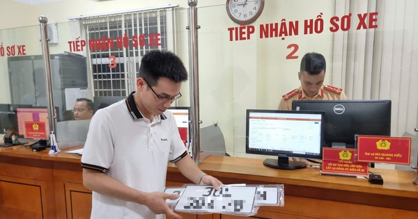 Người dân có phải đổi đăng ký xe, biển số xe sau sáp nhập?