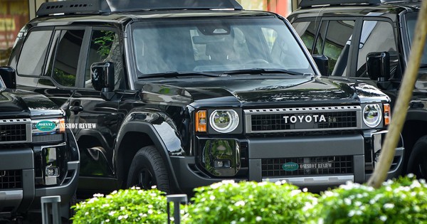 Lô Toyota Prado ‘lạ’ xuất hiện tại Việt Nam: Thiết kế khác biệt, động cơ hybrid mạnh hơn hẳn xe chính hãng