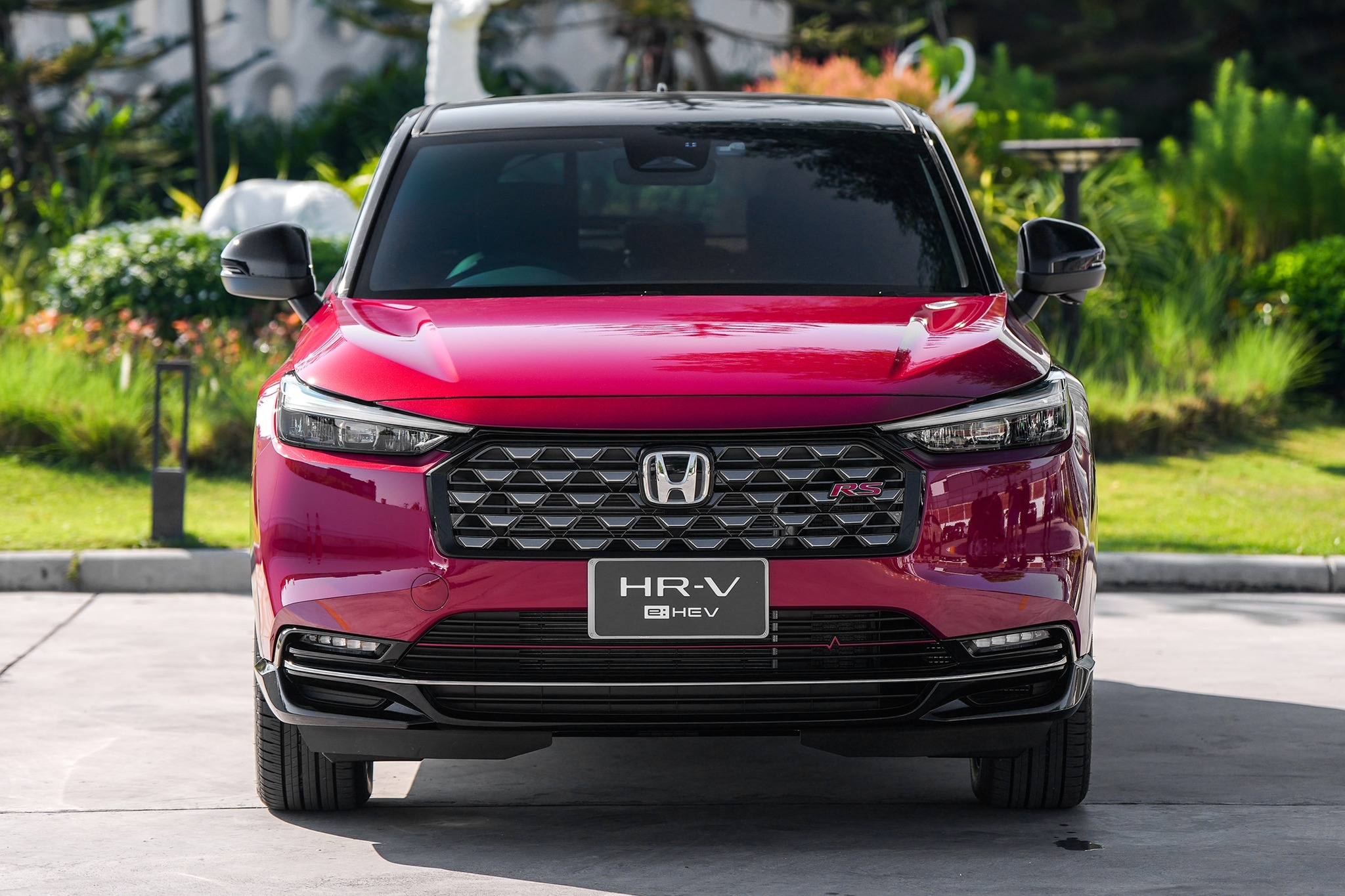 Ảnh thực tế Honda HR-V e:HEV 2025 tại Thái, giá quy đổi từ 669 triệu đồng