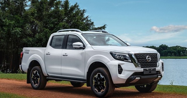 Nissan Navara giảm giá mạnh tại Việt Nam