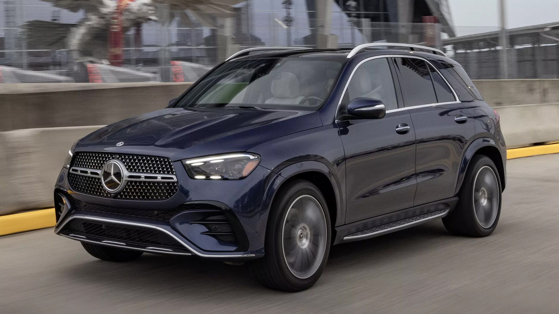 Gương chiếu hậu có nguy cơ rơi khỏi các mẫu SUV hạng sang Mercedes và Maybach