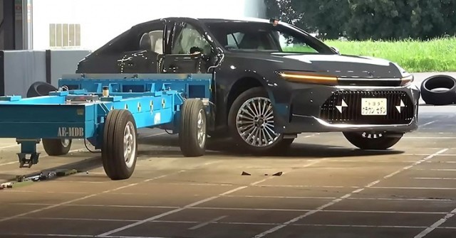 Toyota Crown được vinh danh là dòng xe an toàn nhất Nhật Bản