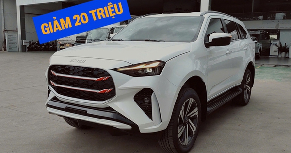Isuzu mu-X ra mắt chưa đầy 1 tháng đã giảm giá tại đại lý: Bản tiêu chuẩn còn 914 triệu đồng, chưa giảm sâu như Everest