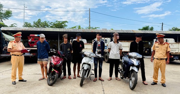 Công an làm việc với phụ huynh và nhóm học sinh lớp 11 chạy xe lạng lách, mang hung khí
