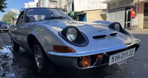 Opel GT màu bạc của ông Đặng Lê Nguyên Vũ lần đầu lộ diện: Thiết kế fastback nhưng không có cốp sau, cụm đèn trước là điểm đặc biệt