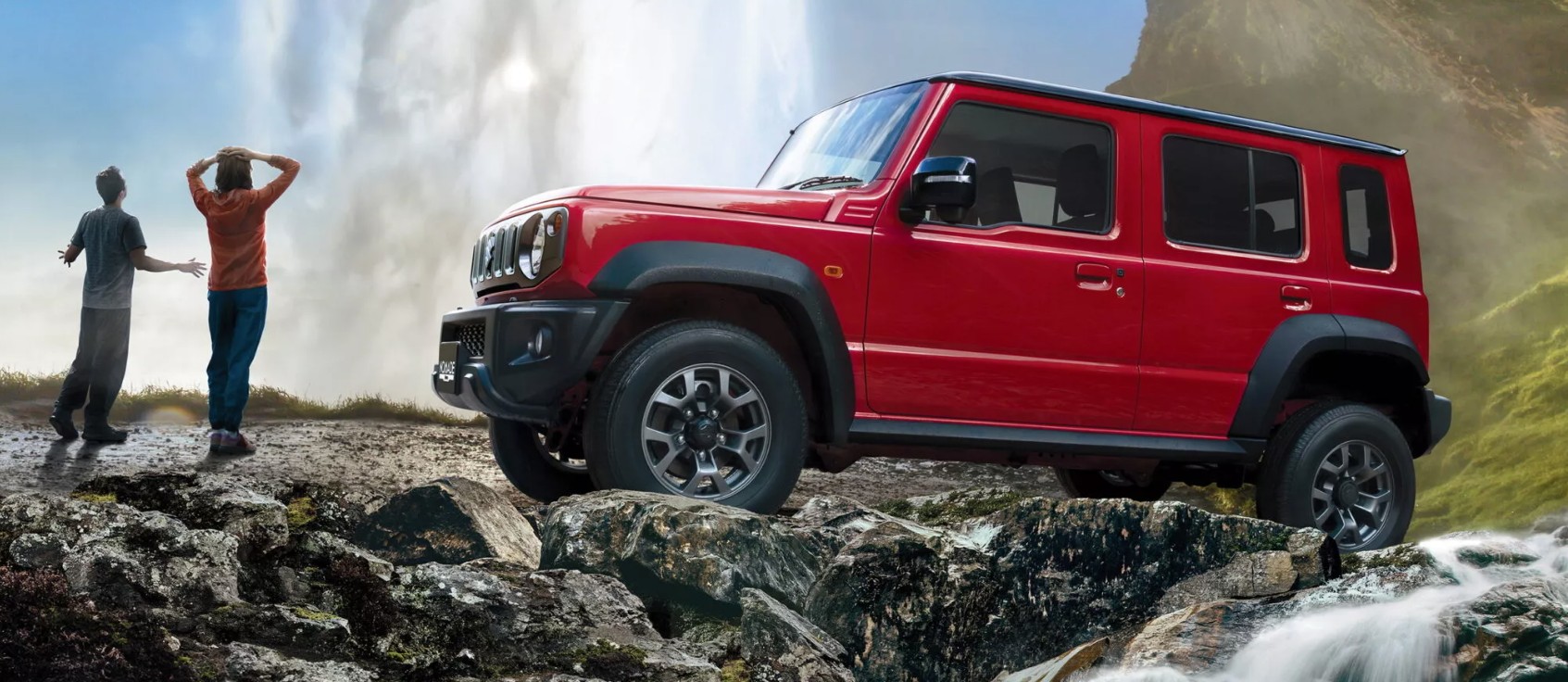 Suzuki Jimny 5 cửa cháy hàng, tạm ngưng nhận đơn vì quá tải!