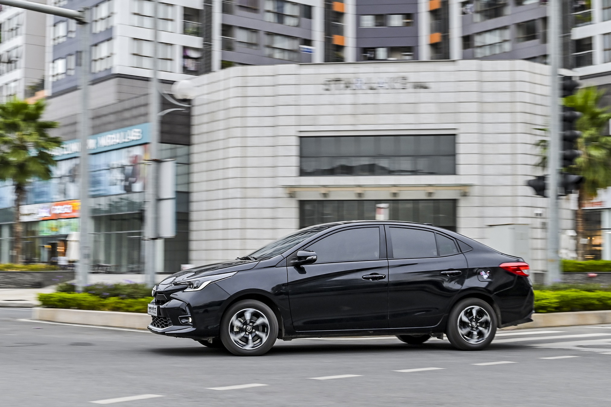 Loạt ưu đãi hấp dẫn khi mua xe Toyota trong tháng 5/2025