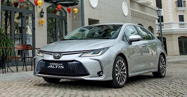 Giá xe Toyota Corolla Altis tháng 5/2025 bản HEV từ 870 triệu đồng