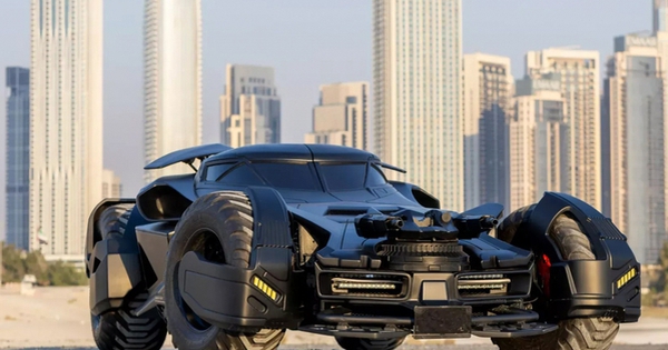 Mercedes-Benz CL55 AMG phong cách Batman gây sốt với giá gần 8 tỷ đồng tiền độ!