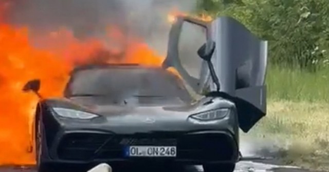 Xe triệu USD Mercedes-AMG One bốc cháy không lý do