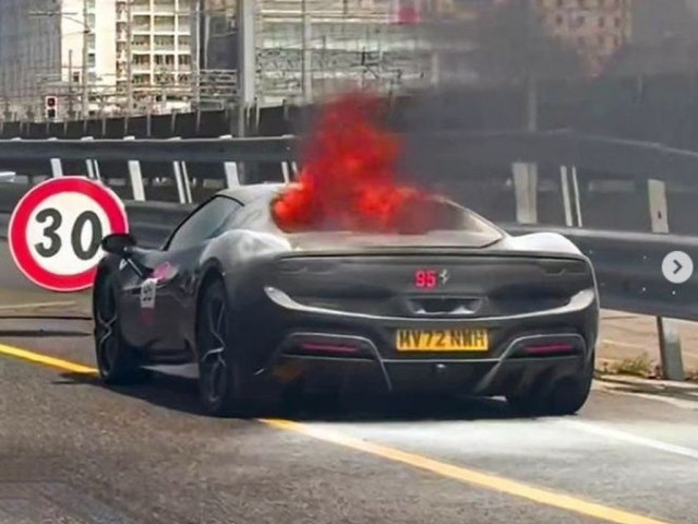[VIDEO] Ba chiếc Ferrari gặp tai nạn trong ngày đầu tiên của hành trình siêu xe ở Ý