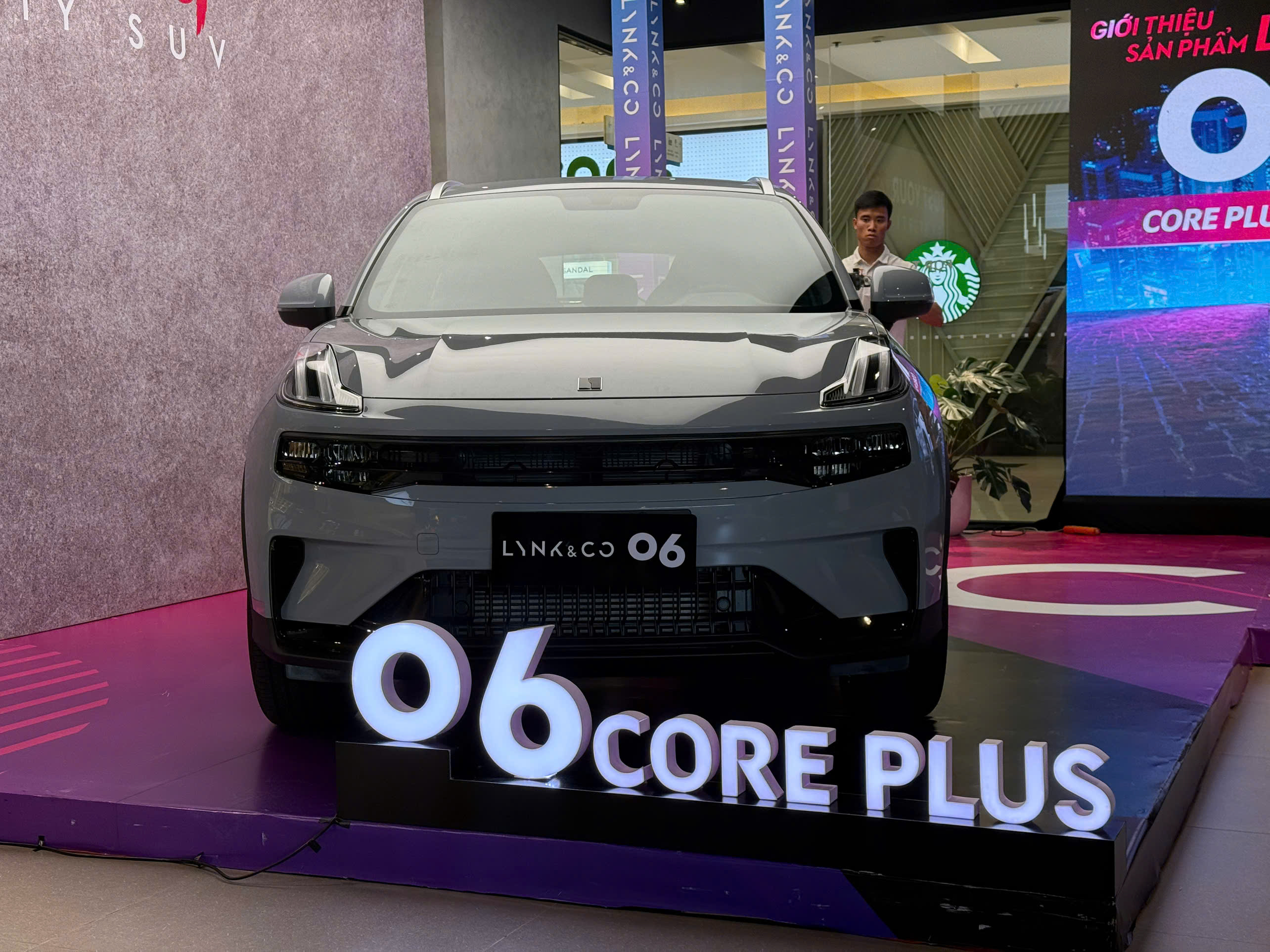 Lynk & Co 06 Core Plus ra mắt tại Việt Nam: Lược bớt trang bị, giá từ 679 triệu đồng