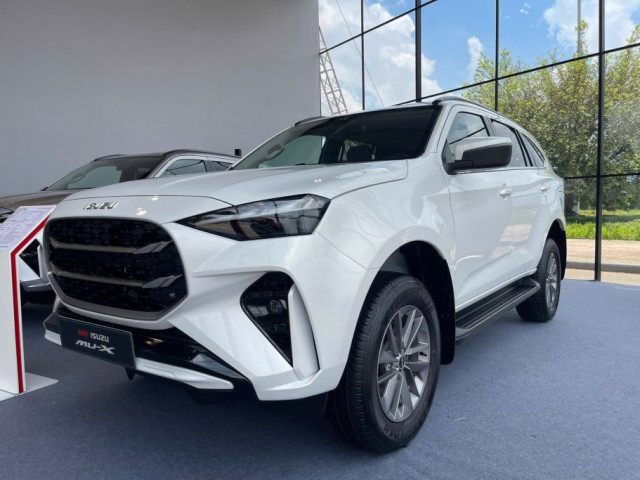 Isuzu mu-X 2025 vừa ra mắt đã được đại lý ưu đãi 20 triệu đồng