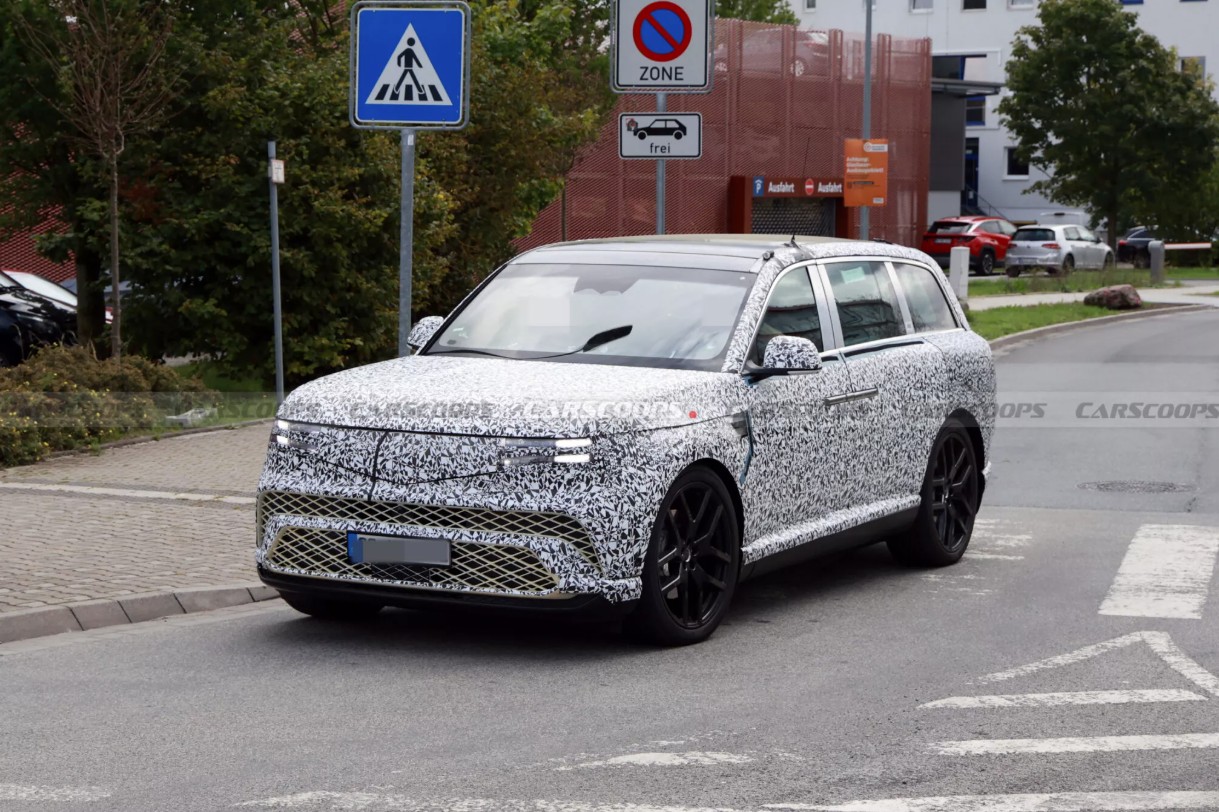 SUV điện đầu bảng Genesis GV90 lộ diện với cửa mở ngược như Rolls-Royce
