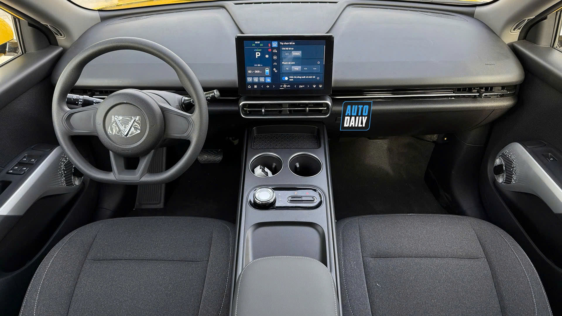 Chi tiết khoang nội thất VinFast Limo Green: Rộng rãi, thực dụng