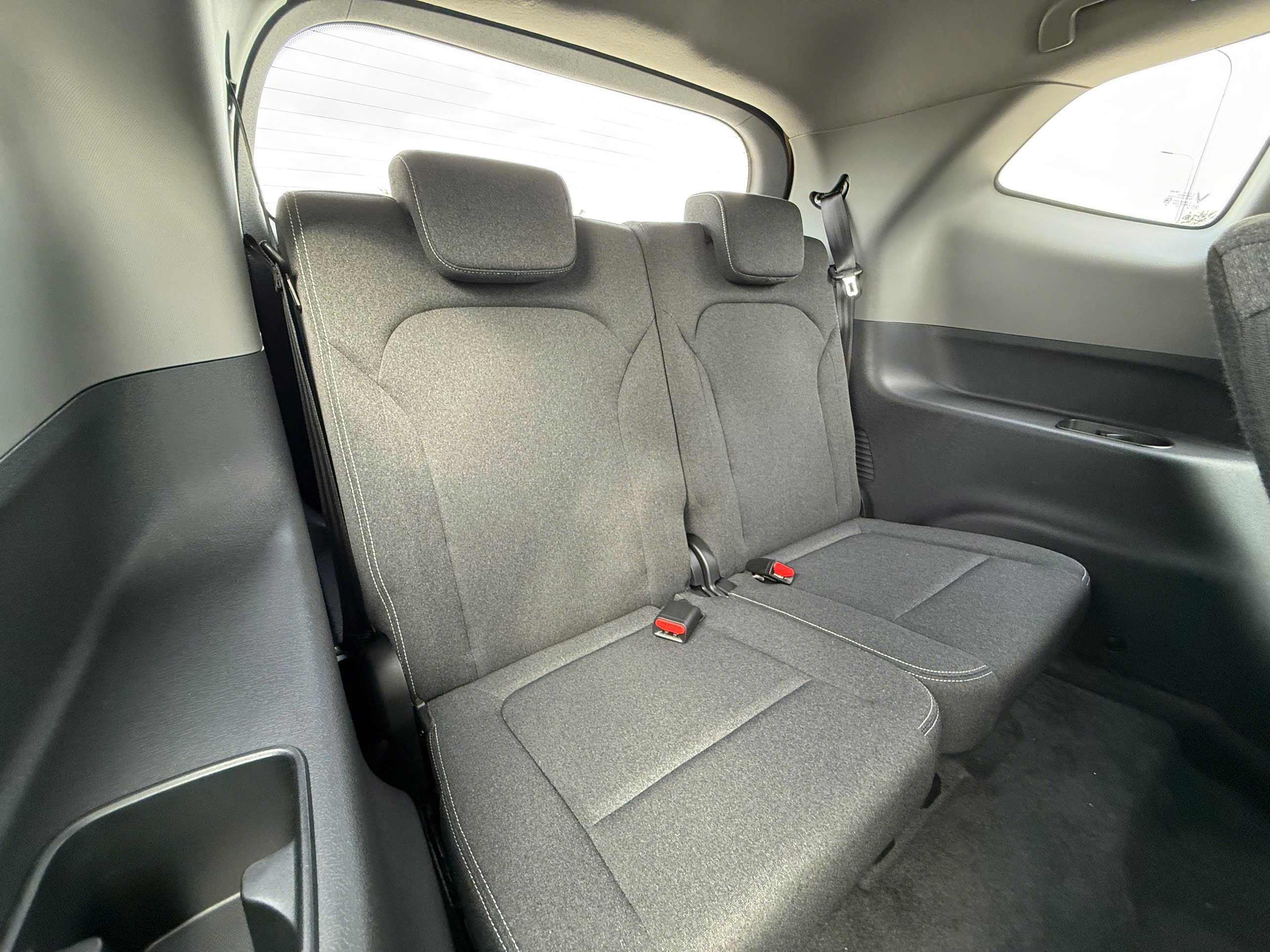 Thoải mái bất ngờ ở hàng ghế thứ 3 của VinFast Limo Green