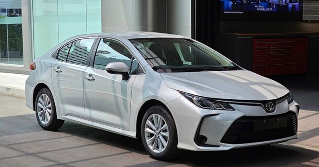 Giá xe Toyota Corolla Altis lăn bánh kèm ưu đãi tháng 9/2025