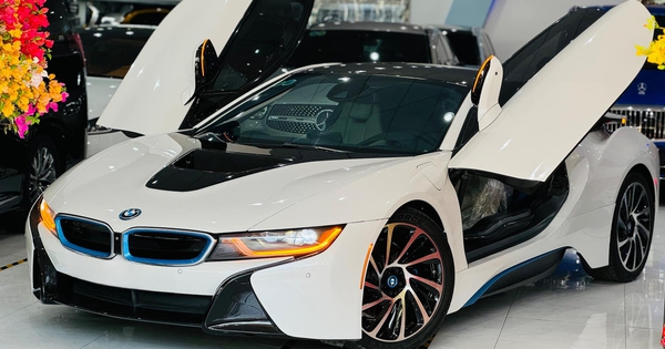 BMW i8 rao bán hơn 2 tỷ đồng, người bán chia sẻ: 