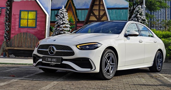 Mercedes-Benz C-Class nâng cấp tại Việt Nam: Thêm HUD, sưởi và một số tiện nghi khác, giá không đổi làm khó 3 Series