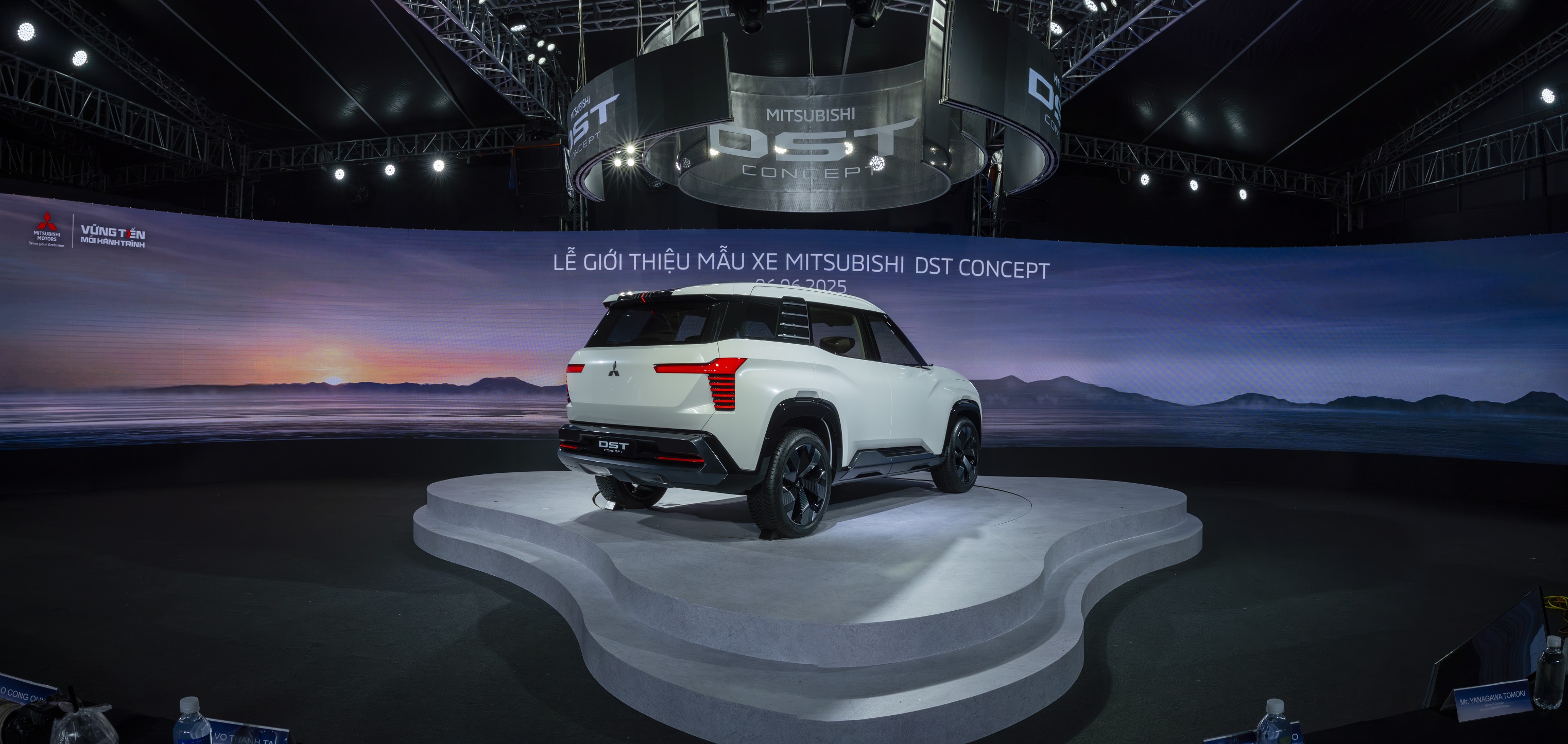 Mitsubishi DST Concept chính thức ra mắt tại Việt Nam