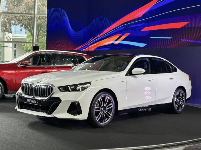 BMW 5 Series 2025 chính thức ra mắt tại Việt Nam: Sedan hạng sang giá từ 2,589 tỷ đồng