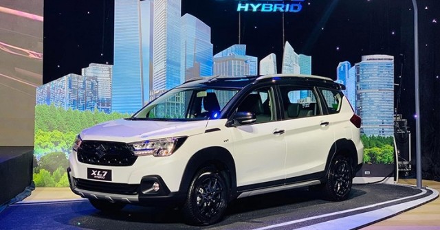 Giá xe Suzuki XL7 niêm yết và lăn bánh tháng 7/2025