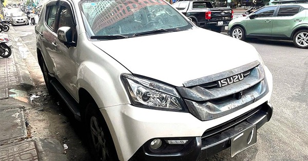 Xe hơi đắt tiền đậu bên đường cả năm không ai nhận ở Nha Trang: Lý do không tưởng