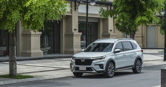 Giá xe Honda BR-V cập nhật tháng 9/2025, ưu đãi 50% phí trước bạ