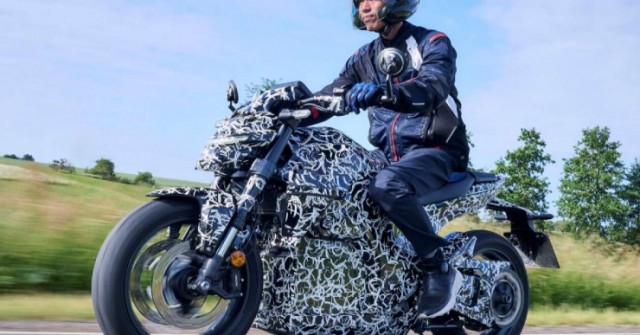 Môtô điện mới của Honda “ngụy trang” chạy thử nghiệm trên đường