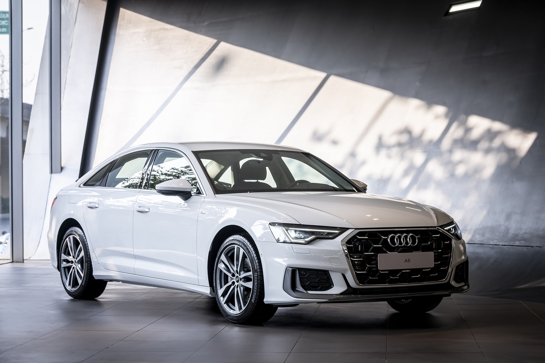 Audi A6 phiên bản mới ra mắt tại Việt Nam, giá từ 2,299 tỷ đồng