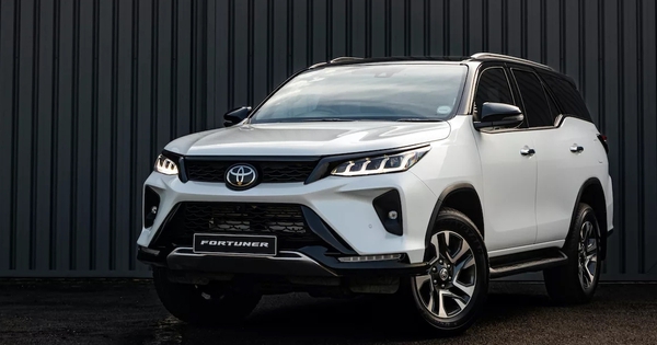 Toyota Fortuner 2025 ra mắt tháng sau: Lần đầu có bản hybrid, bổ sung ADAS, thiết kế thay đổi nhẹ