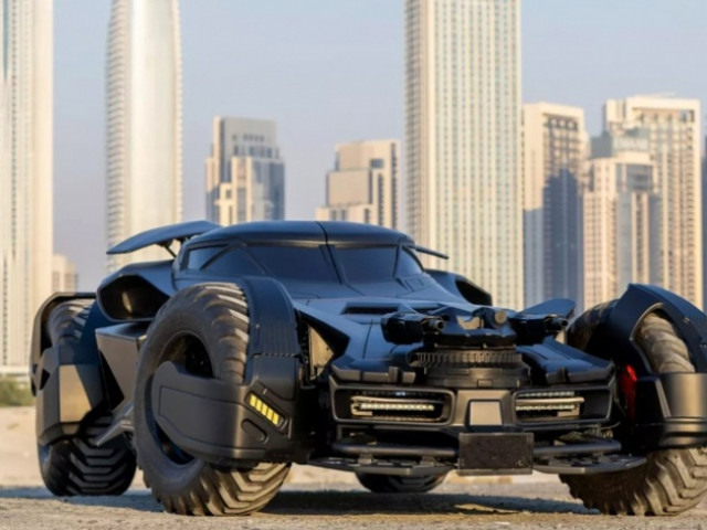 Cận cảnh Mercedes-Benz CL55 AMG độ phong cách Batman giá 7,5 tỷ VNĐ