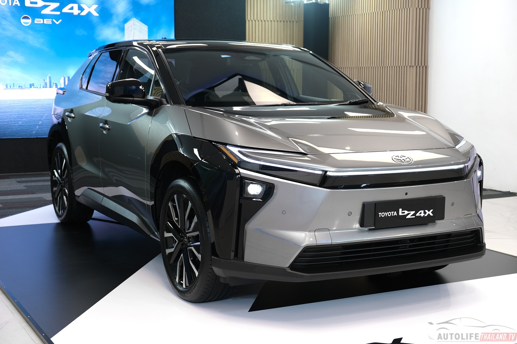 SUV điện Toyota BZ4X 2025 hút khách tại Thái Lan, hóng ngày về Việt Nam
