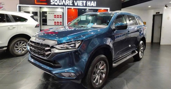 Isuzu mu-X "dọn kho", giảm khủng tới 225 triệu đồng, rẻ ngang CX-5, Territory