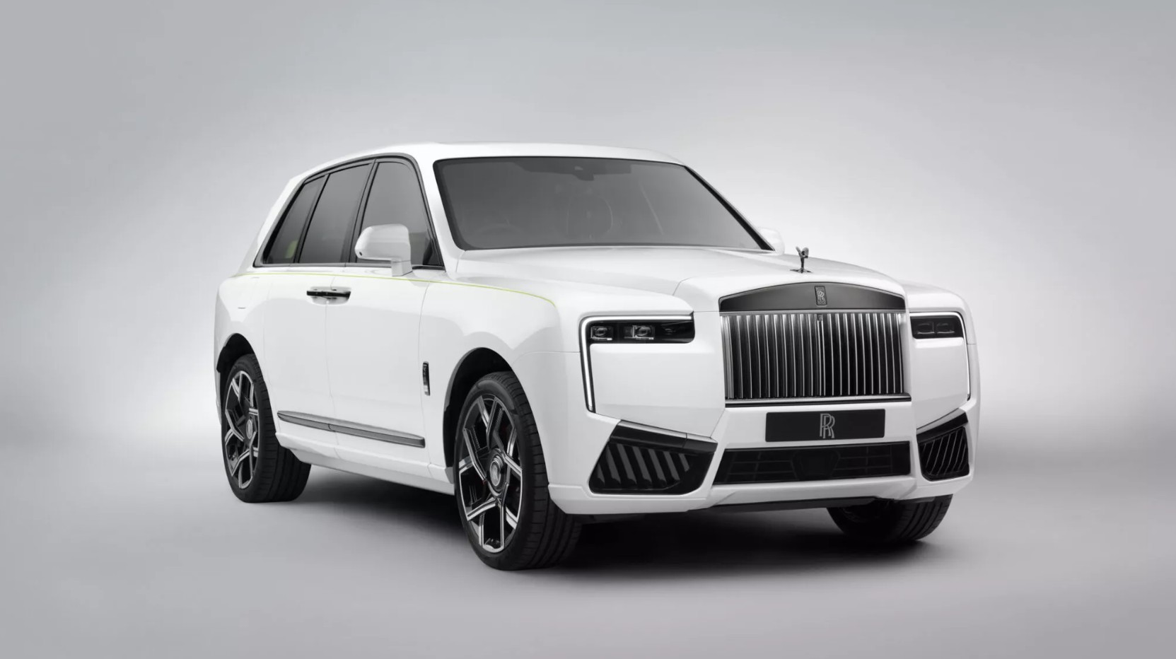 Rolls Royce Cullinan facelift ra mắt với nhiều nâng cấp đáng chú ý