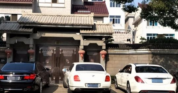 Đi họp lớp, tôi để chiếc BMW ở nhà, chọn đi xe bus: Về đến nhà, nhận được tin nhắn cả đời không thể quên
